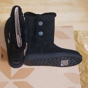 snow women boots. KOOLABURRA